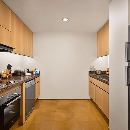 جراند حياة مومباي المظهر الخارجي الصورة A typical kitchen in a residential apartment
