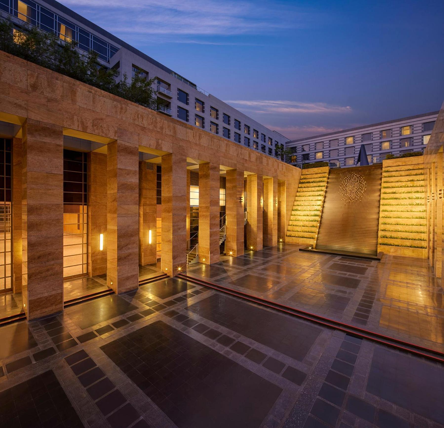 جراند حياة مومباي المظهر الخارجي الصورة The courtyard of the National Museum of the Republic of China