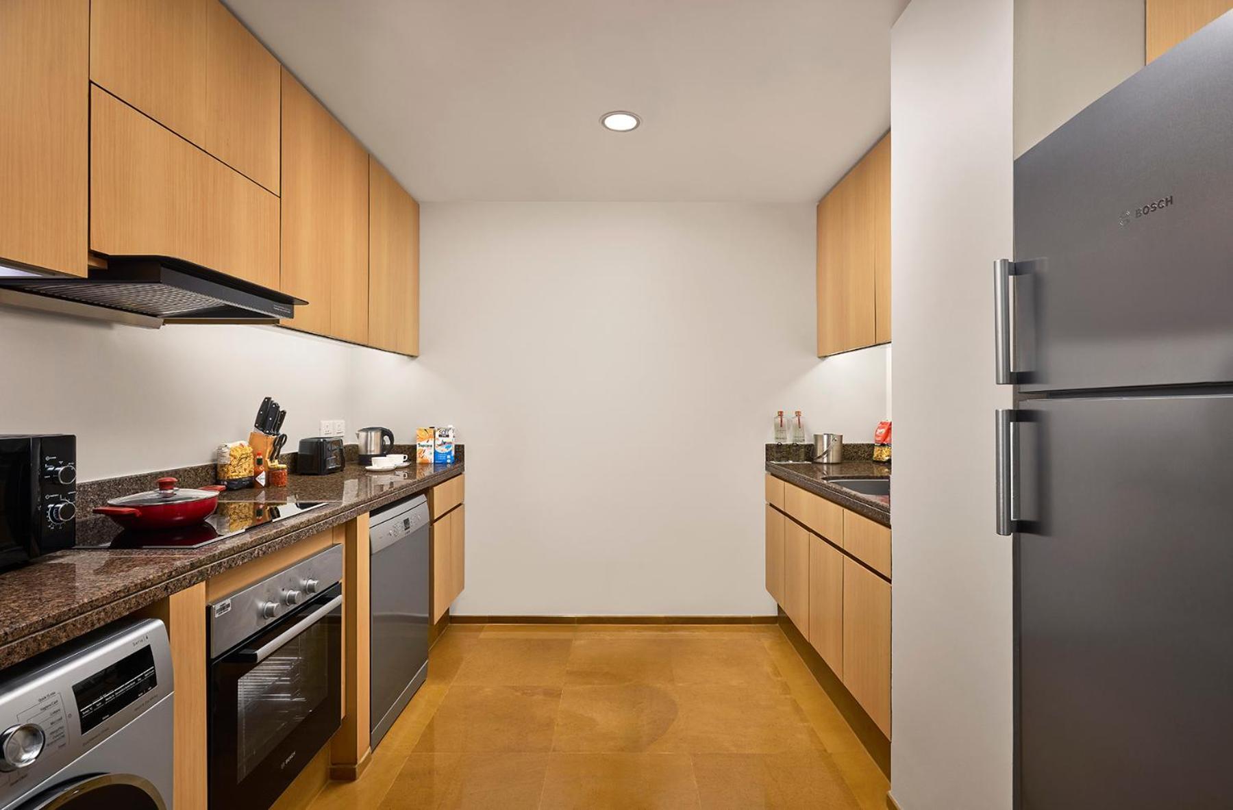 جراند حياة مومباي المظهر الخارجي الصورة A typical kitchen in a residential apartment